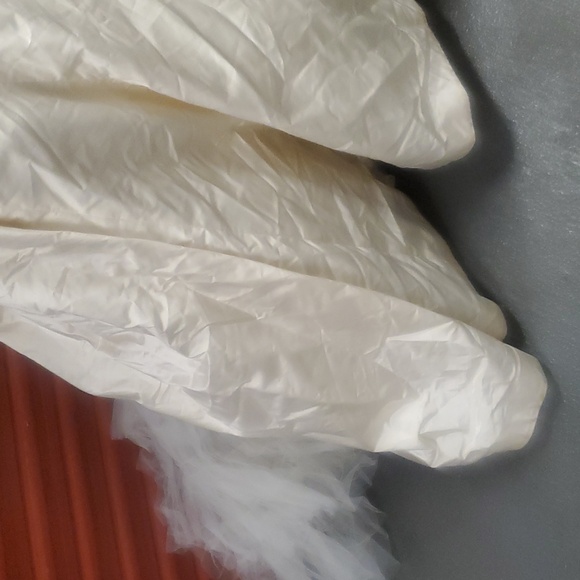 Vera Wang Dutchesse Wedding Dress size 8 Ivory Silk strapless Ball gown #2 - Picture 16 of 17